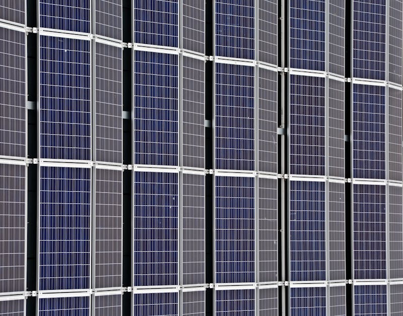 Off Grid Solar Kit Buying Guide: How to Choose the Best System for Your Needs